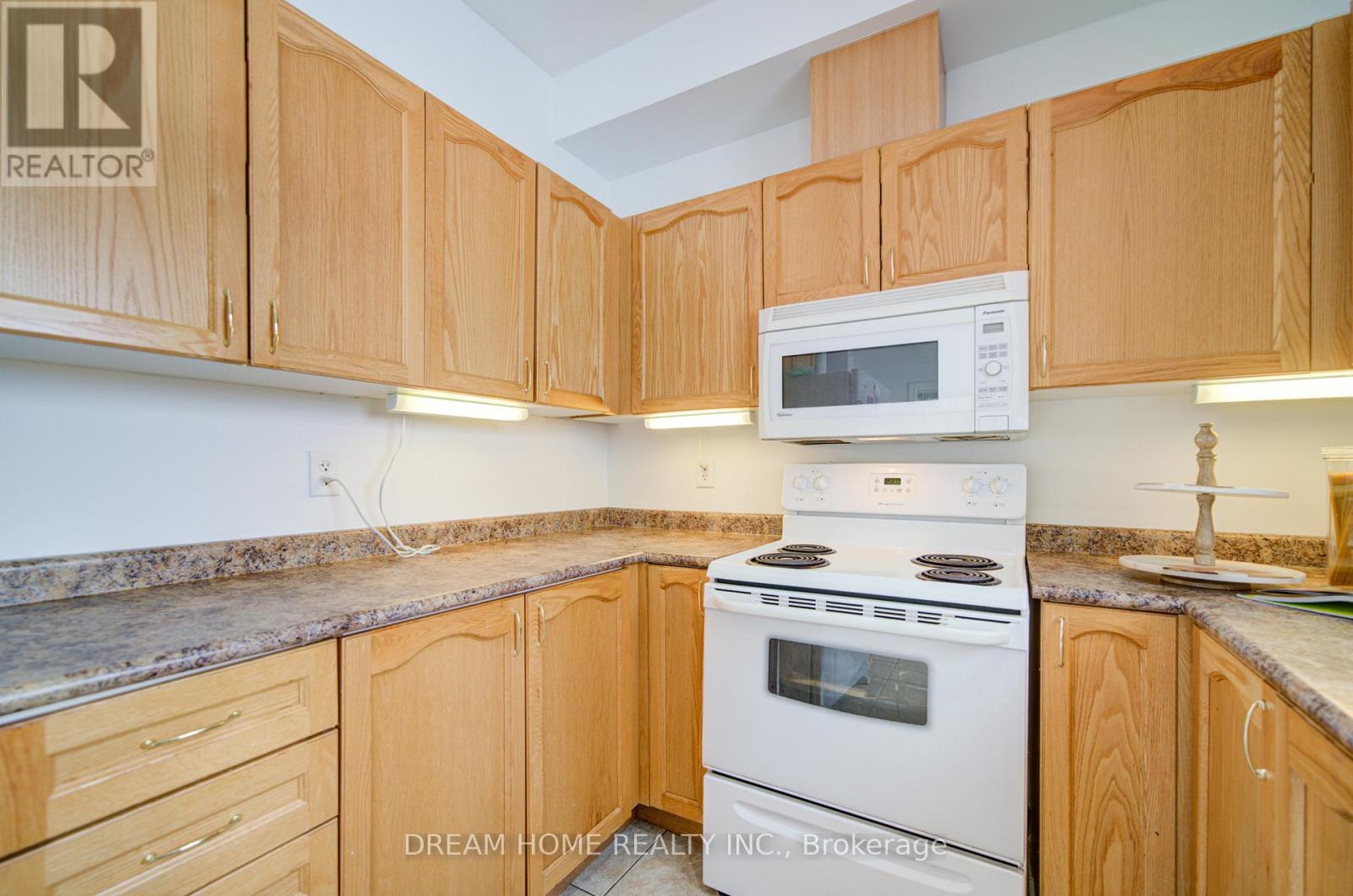 208 Tom Taylor Crescent, Newmarket, Ontario  L3X 3E8 - Photo 16 - N12852798