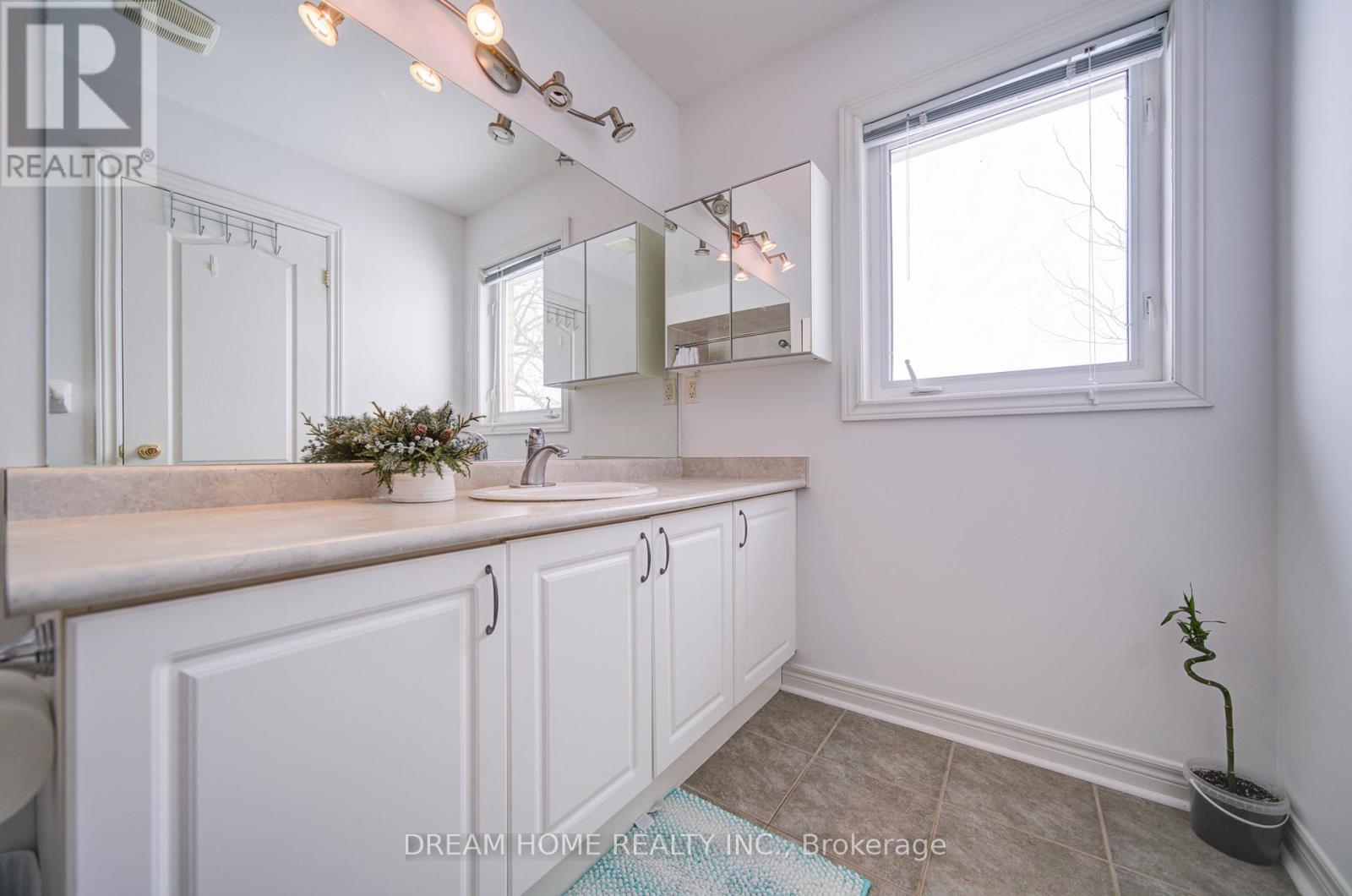 208 Tom Taylor Crescent, Newmarket, Ontario  L3X 3E8 - Photo 24 - N12852798