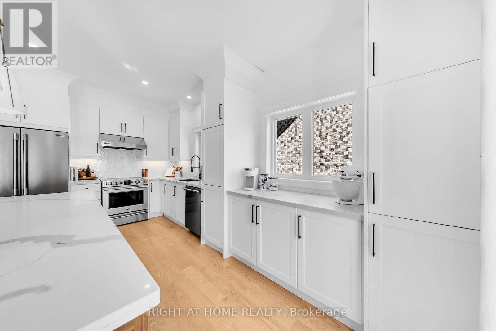 3342 Moses Way, Burlington, Ontario  L7M 0L5 - Photo 12 - W12852842