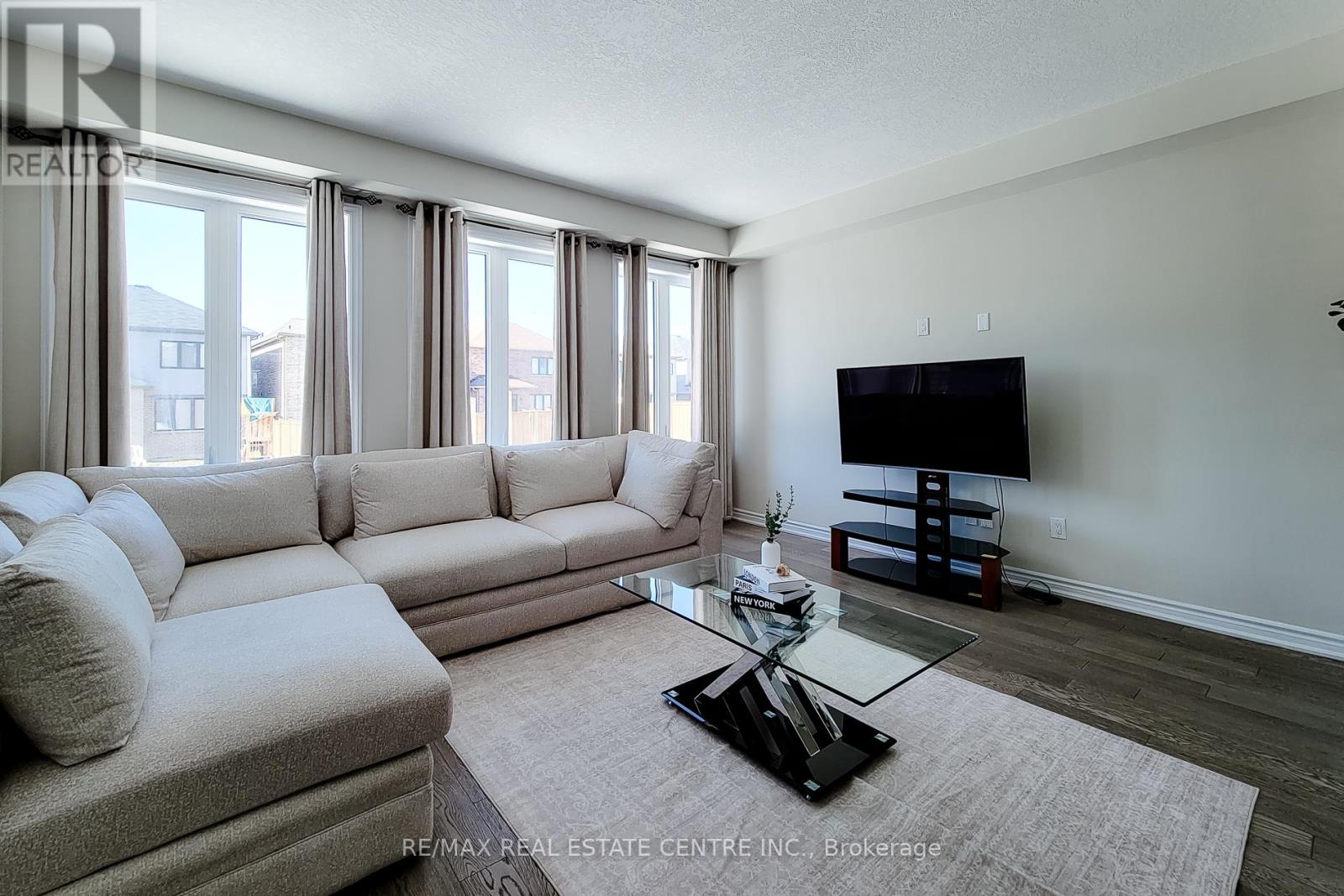 23 Hawick Crescent, Haldimand, Ontario  N3W 0G6 - Photo 11 - X12852802