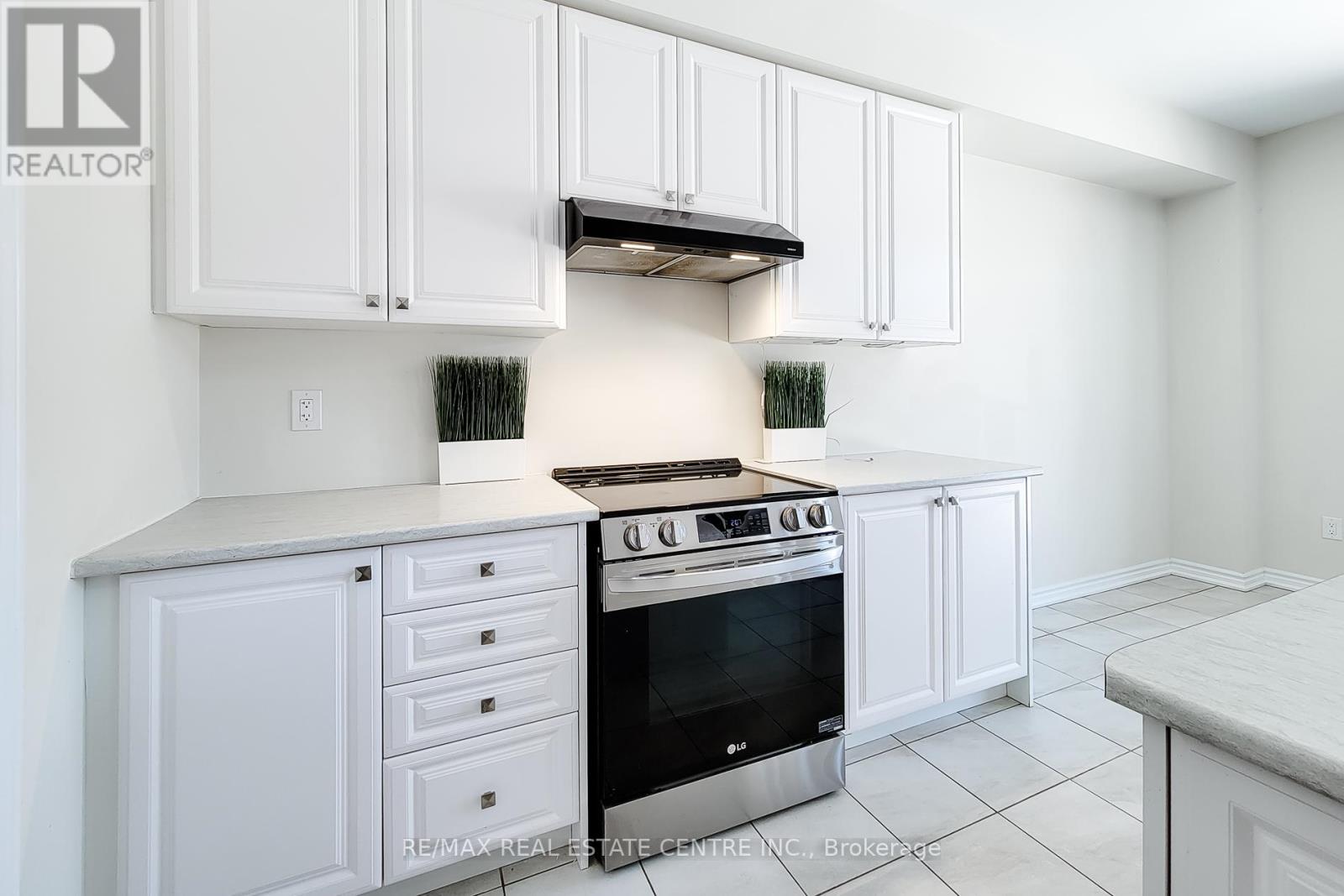 23 Hawick Crescent, Haldimand, Ontario  N3W 0G6 - Photo 16 - X12852802