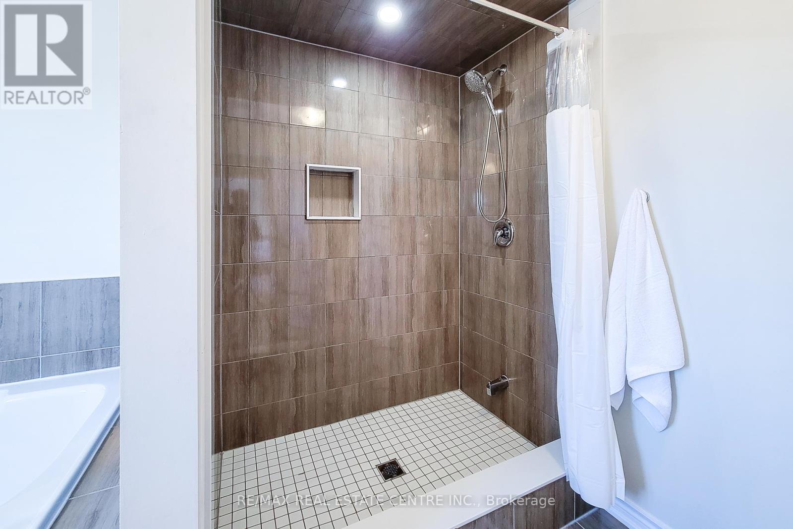 23 Hawick Crescent, Haldimand, Ontario  N3W 0G6 - Photo 28 - X12852802