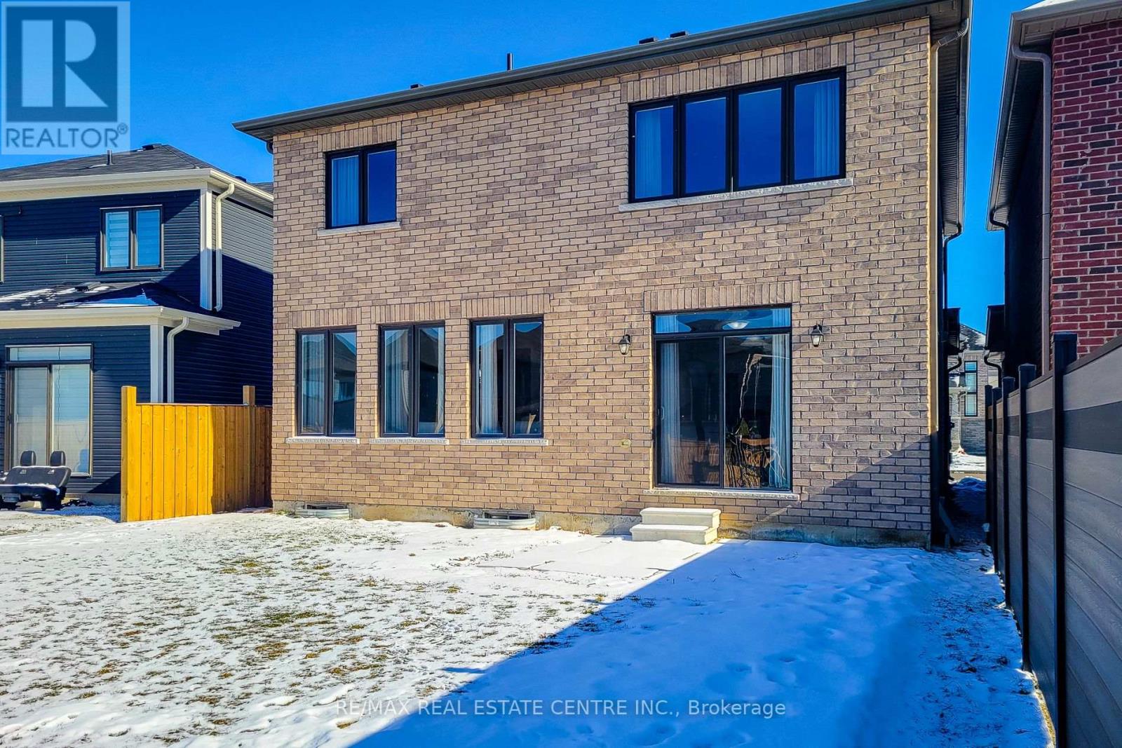 23 Hawick Crescent, Haldimand, Ontario  N3W 0G6 - Photo 4 - X12852802