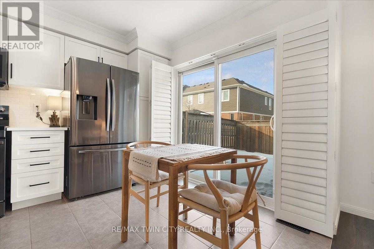 48 Manhattan Circle, Cambridge, Ontario  N3C 0C4 - Photo 12 - X12852814