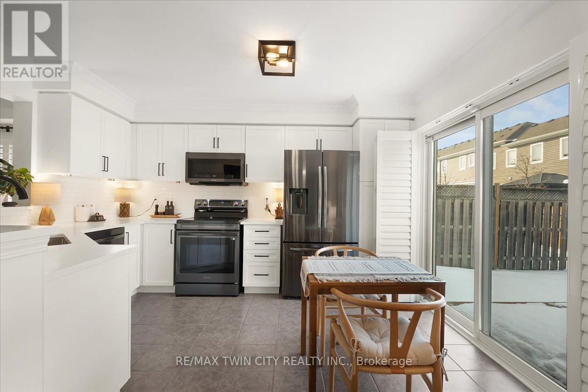 48 Manhattan Circle, Cambridge, Ontario  N3C 0C4 - Photo 13 - X12852814