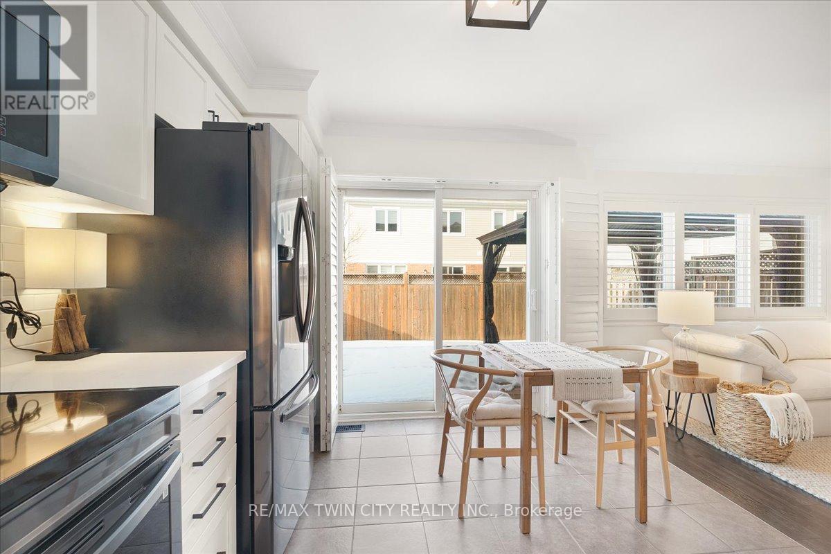 48 Manhattan Circle, Cambridge, Ontario  N3C 0C4 - Photo 15 - X12852814