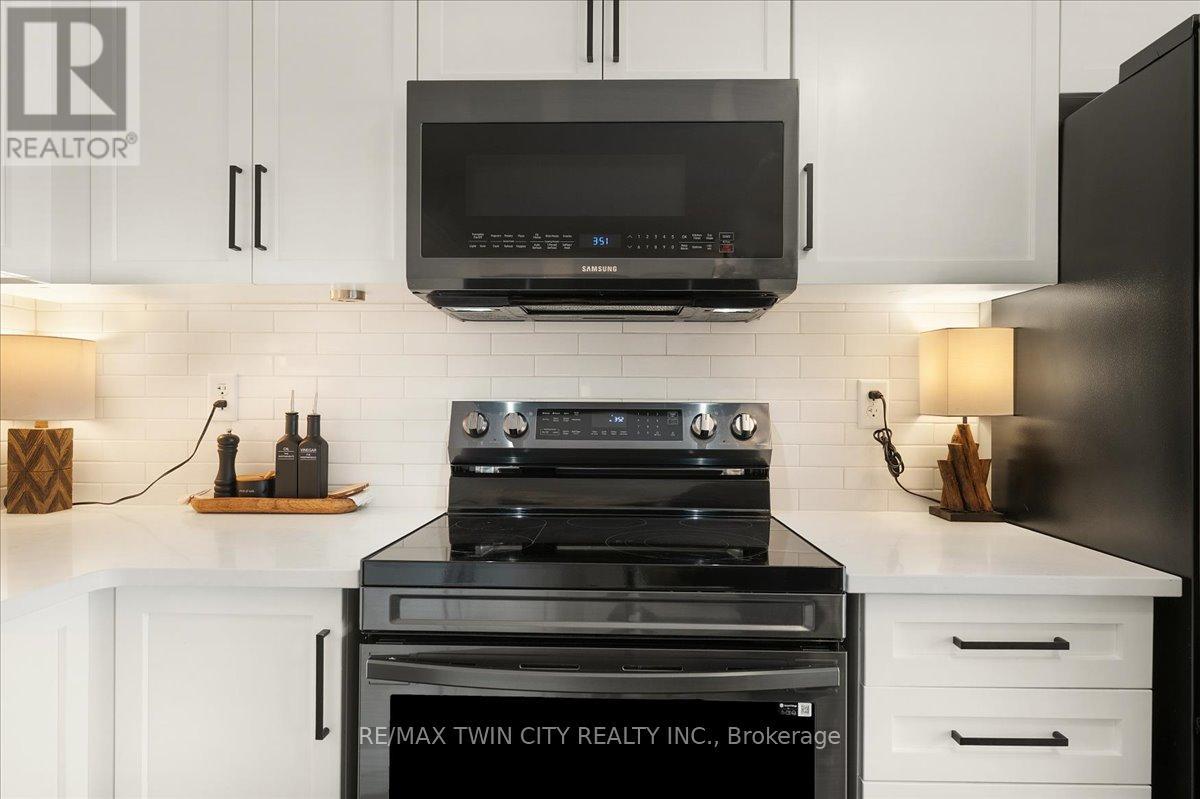 48 Manhattan Circle, Cambridge, Ontario  N3C 0C4 - Photo 16 - X12852814