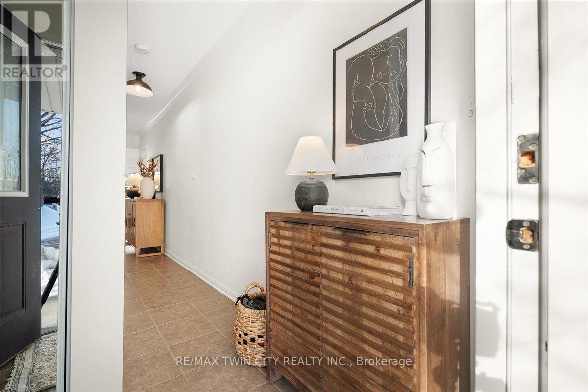 48 Manhattan Circle, Cambridge, Ontario  N3C 0C4 - Photo 3 - X12852814