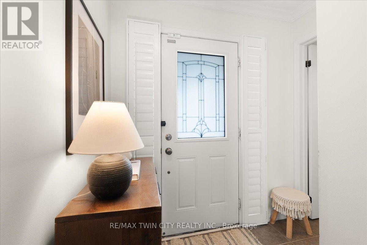 48 Manhattan Circle, Cambridge, Ontario  N3C 0C4 - Photo 4 - X12852814