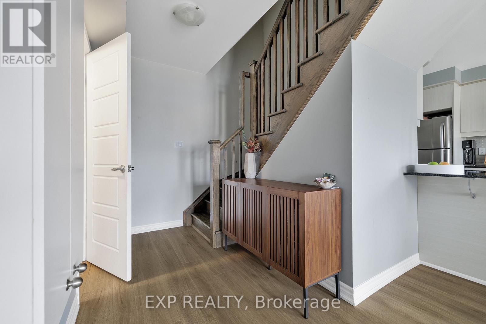 904 Apple Hill Lane, Kitchener, Ontario  N2R 1P6 - Photo 11 - X12852836