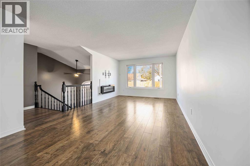 2523 Hamilton Road, Sarnia, Ontario  N0N 1C0 - Photo 3 - 26004709