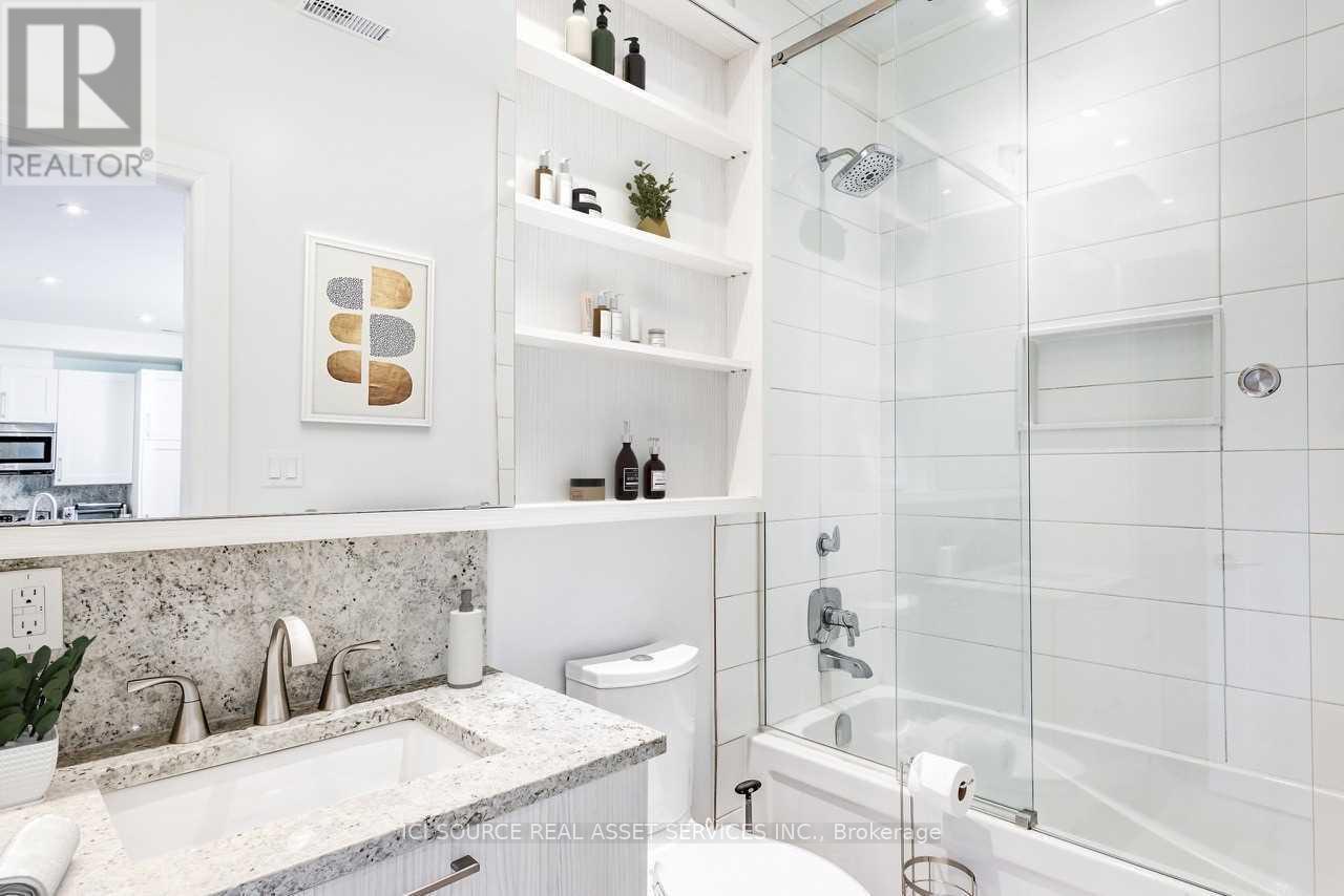 19 Ivy Lea Crescent, Toronto, Ontario  M8Y 2B5 - Photo 13 - W12852872