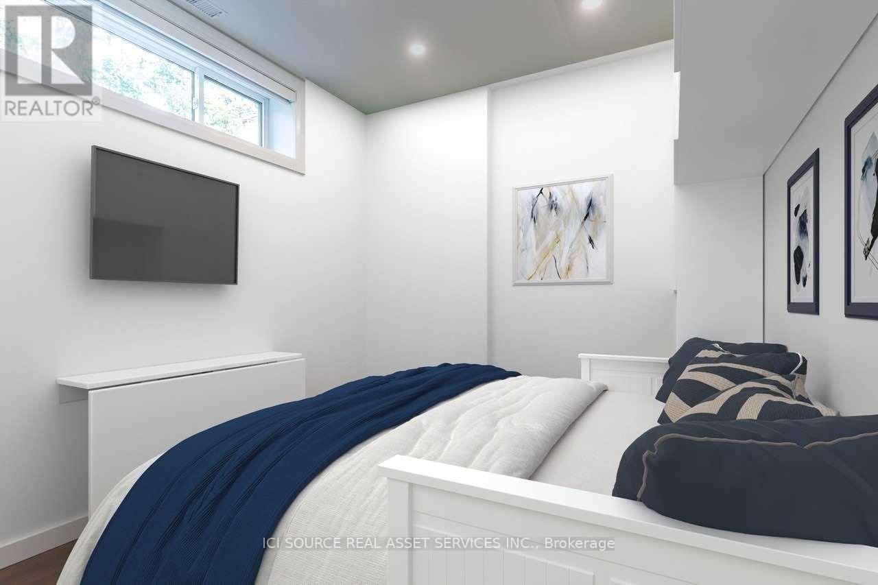 19 Ivy Lea Crescent, Toronto, Ontario  M8Y 2B5 - Photo 6 - W12852872