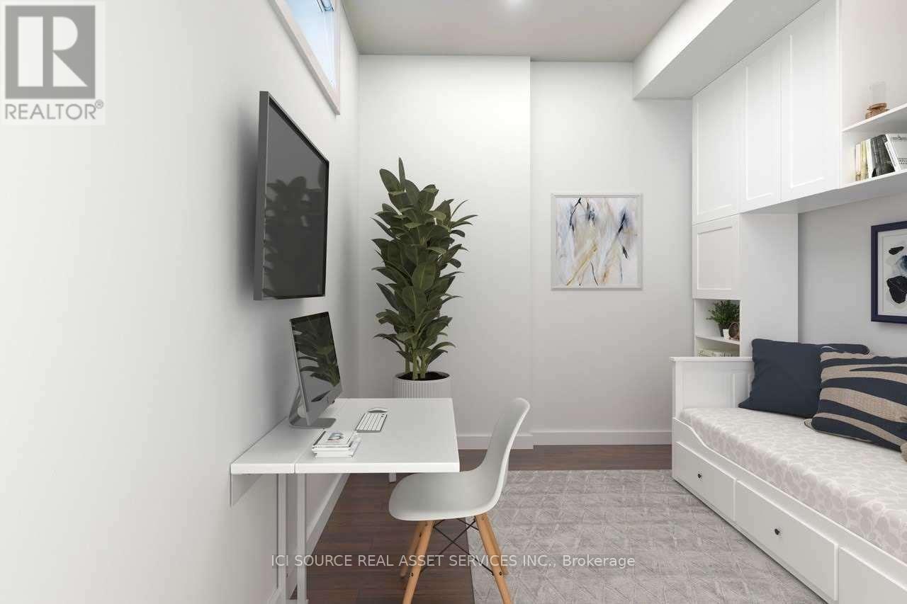 19 Ivy Lea Crescent, Toronto, Ontario  M8Y 2B5 - Photo 8 - W12852872