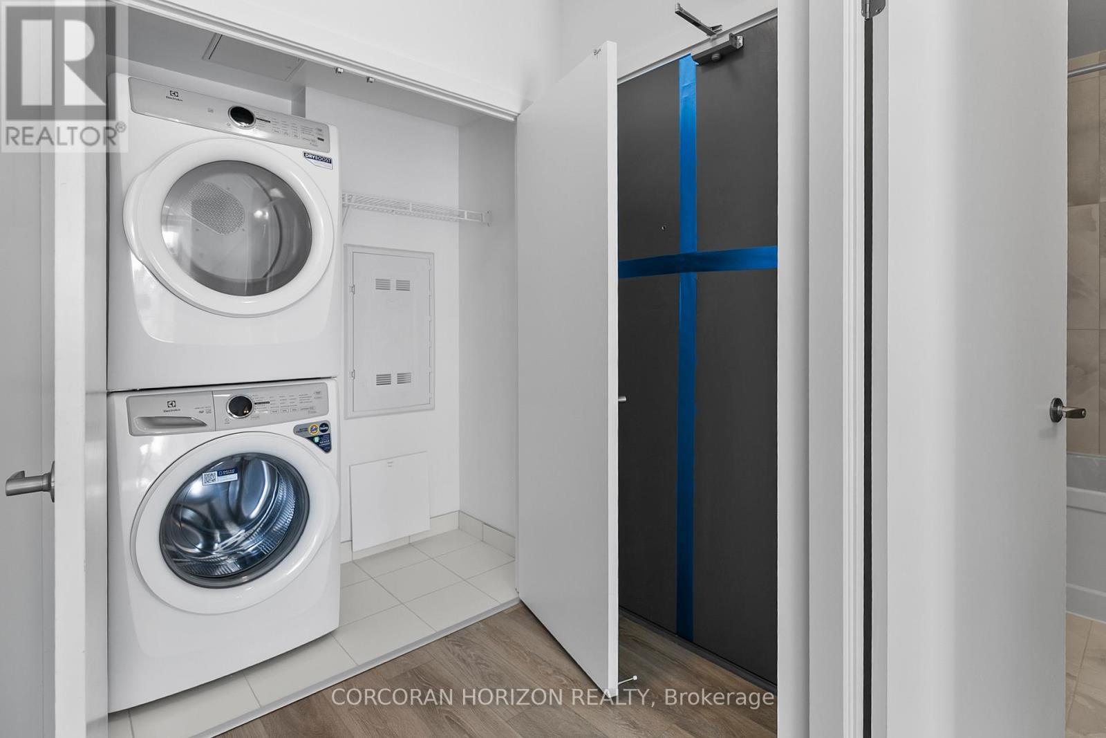 408 - 2088 James Street, Burlington, Ontario  L7R 0H2 - Photo 11 - W12852916