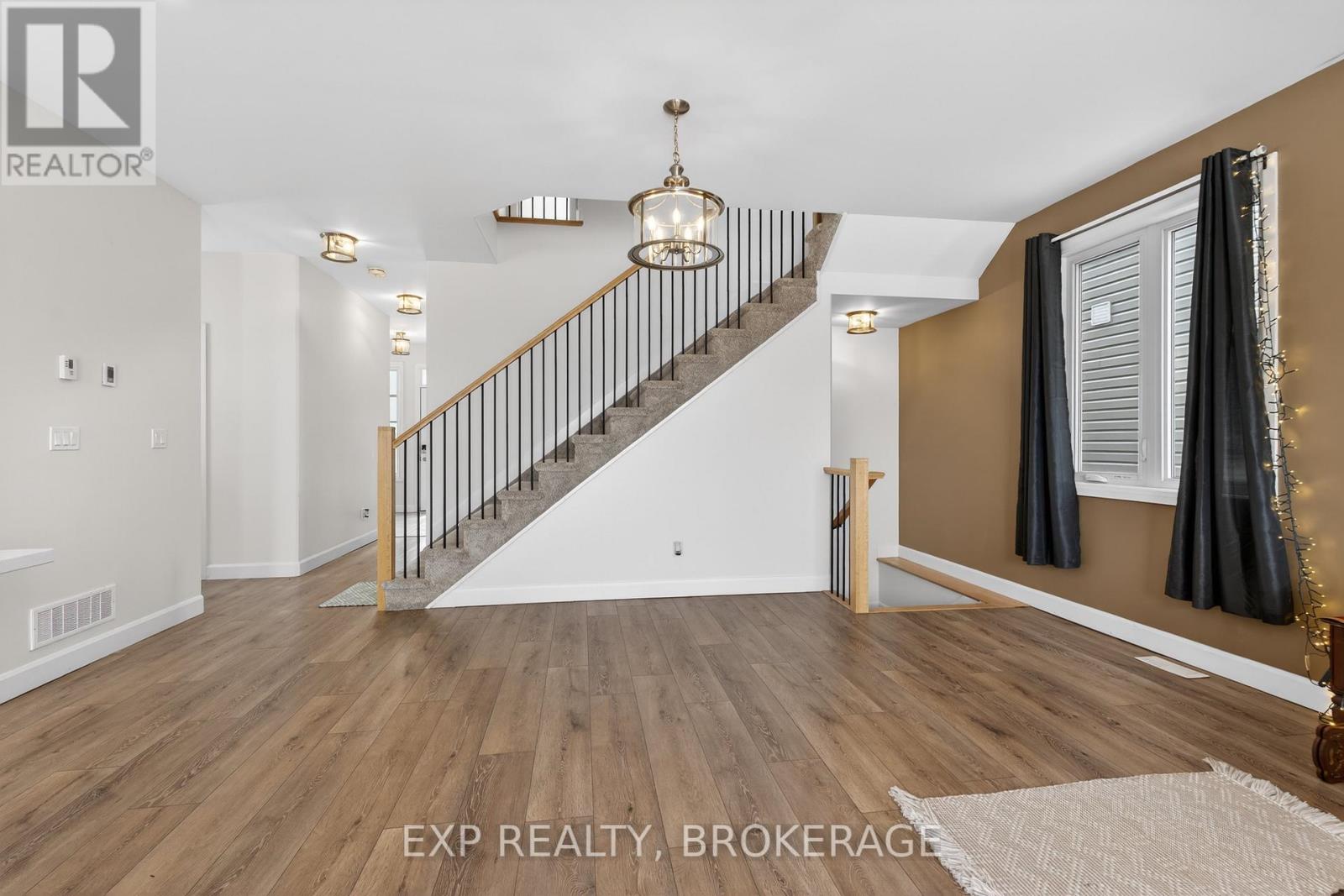 9 Erie Court E, Loyalist (Amherstview), Ontario  K7N 0E3 - Photo 10 - X12852816