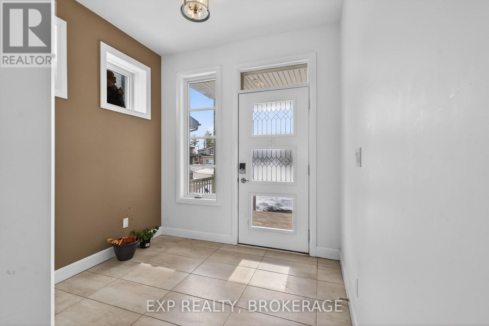 9 Erie Court E, Loyalist (Amherstview), Ontario  K7N 0E3 - Photo 5 - X12852816