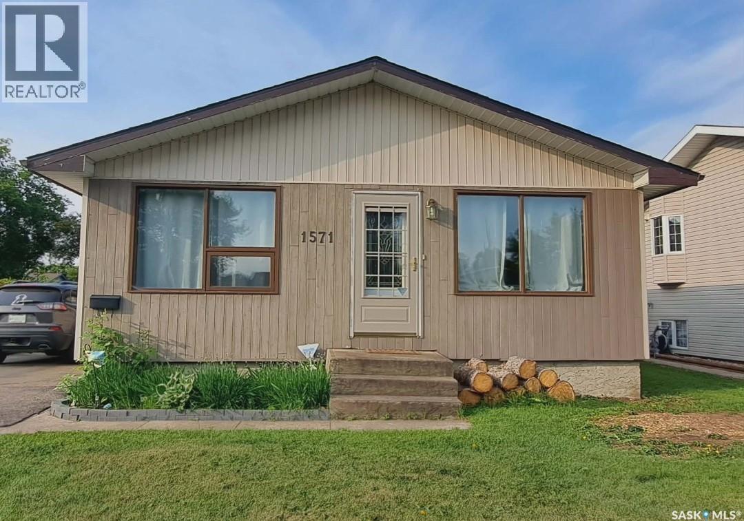 1571 1st Street E, Prince Albert, Saskatchewan  S6V 0E8 - Photo 2 - SK029562