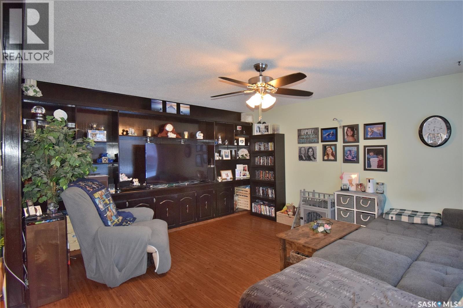 1571 1st Street E, Prince Albert, Saskatchewan  S6V 0E8 - Photo 3 - SK029562