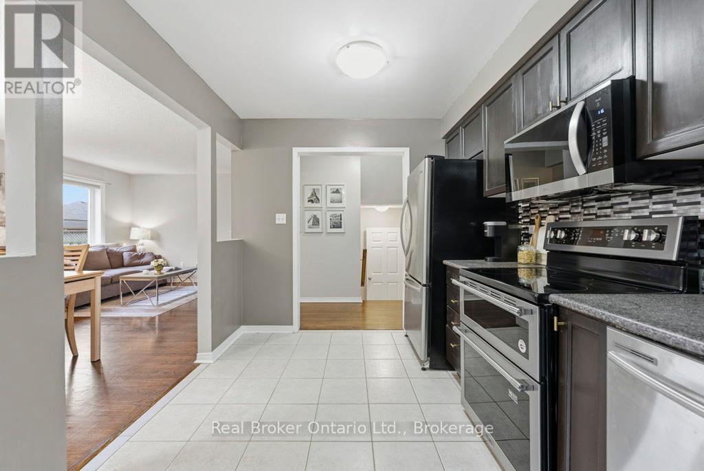 31 Four Winds Drive, Whitby, Ontario  L1N 9R8 - Photo 15 - E12852954