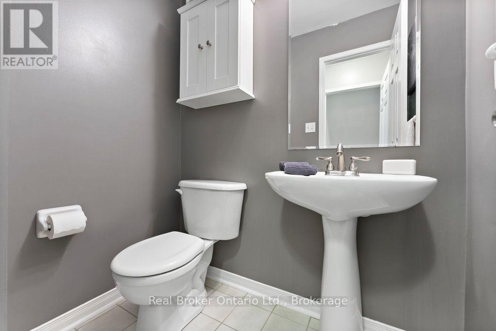 31 Four Winds Drive, Whitby, Ontario  L1N 9R8 - Photo 16 - E12852954