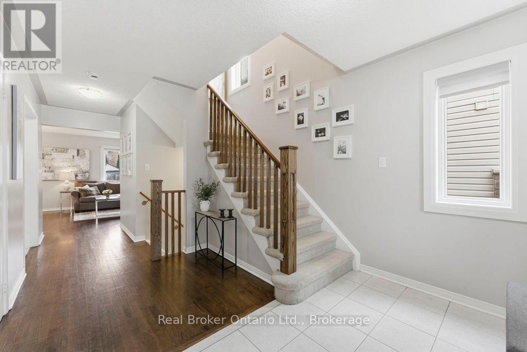 31 Four Winds Drive, Whitby, Ontario  L1N 9R8 - Photo 6 - E12852954