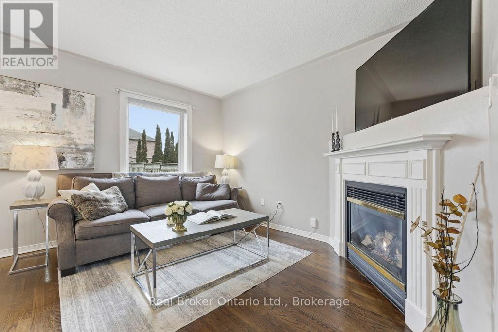 31 Four Winds Drive, Whitby, Ontario  L1N 9R8 - Photo 7 - E12852954