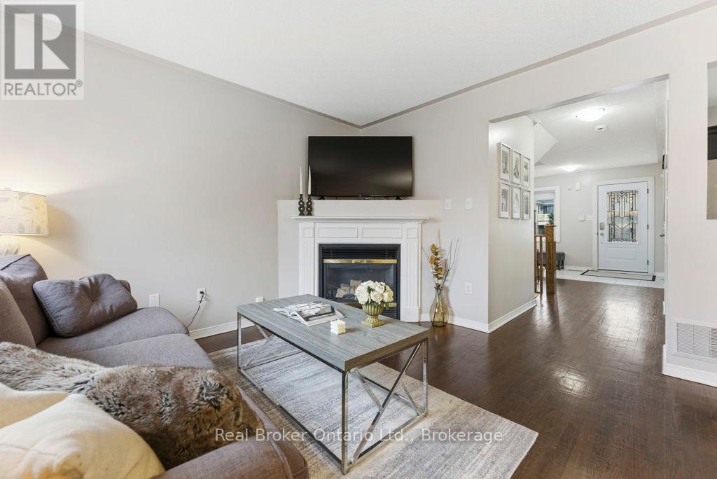 31 Four Winds Drive, Whitby, Ontario  L1N 9R8 - Photo 8 - E12852954