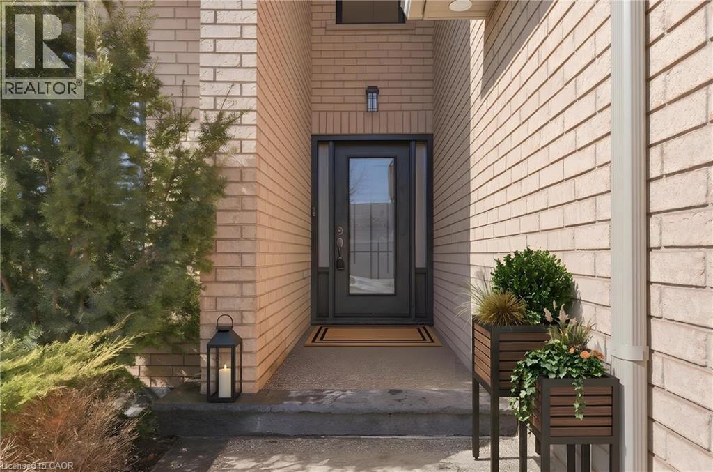 990 Upper Kenilworth Avenue, Hamilton, Ontario  L8W 2L3 - Photo 2 - 40809767