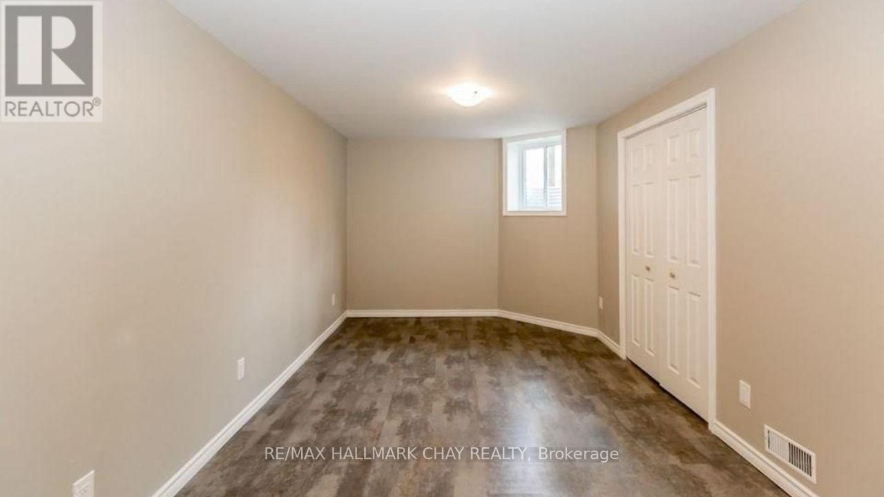 155 B Cumberland Street, Barrie (Allandale), Ontario  L4N 2P9 - Photo 10 - S12852956