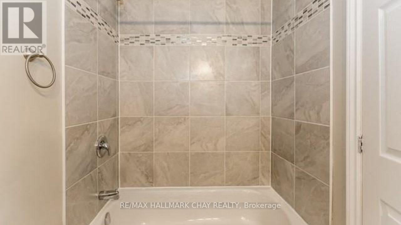 155 B Cumberland Street, Barrie (Allandale), Ontario  L4N 2P9 - Photo 11 - S12852956