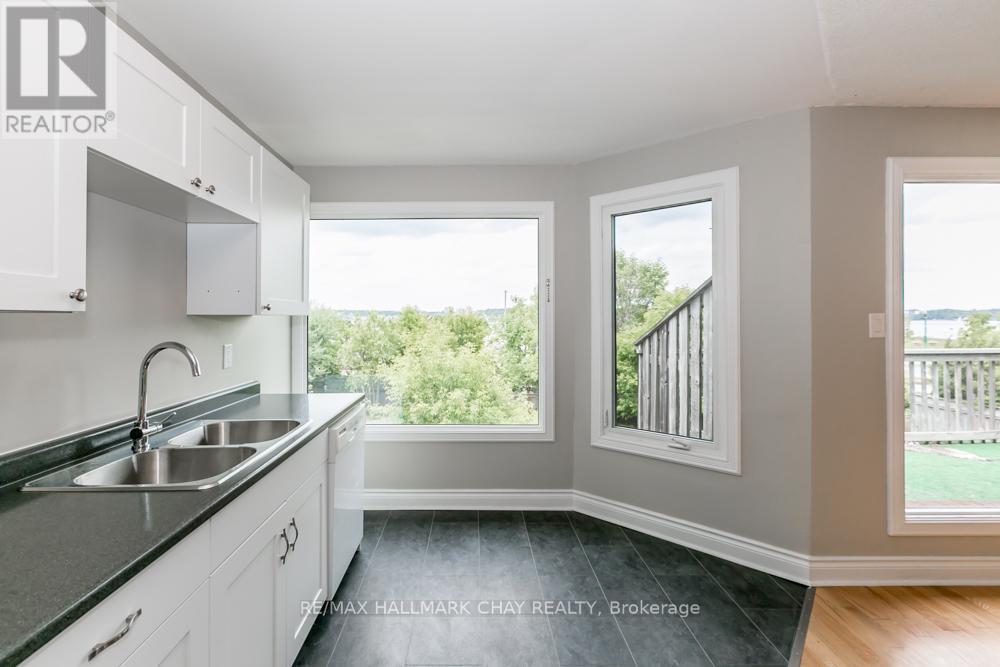 155 B Cumberland Street, Barrie (Allandale), Ontario  L4N 2P9 - Photo 14 - S12852956