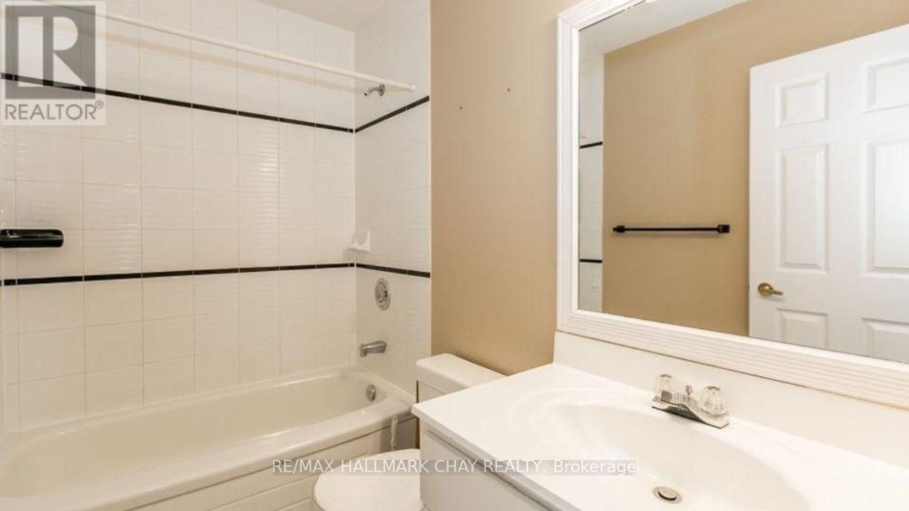 155 B Cumberland Street, Barrie (Allandale), Ontario  L4N 2P9 - Photo 23 - S12852956