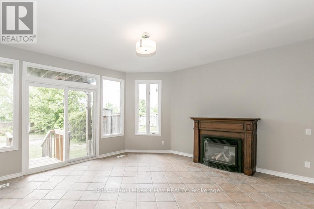 155 B Cumberland Street, Barrie (Allandale), Ontario  L4N 2P9 - Photo 5 - S12852956