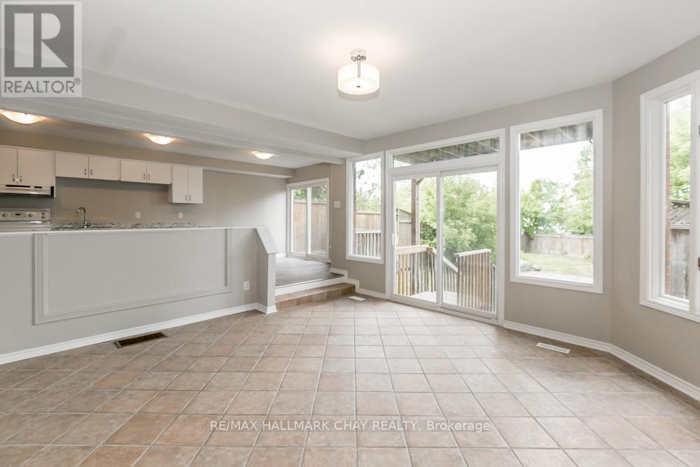 155 B Cumberland Street, Barrie (Allandale), Ontario  L4N 2P9 - Photo 6 - S12852956