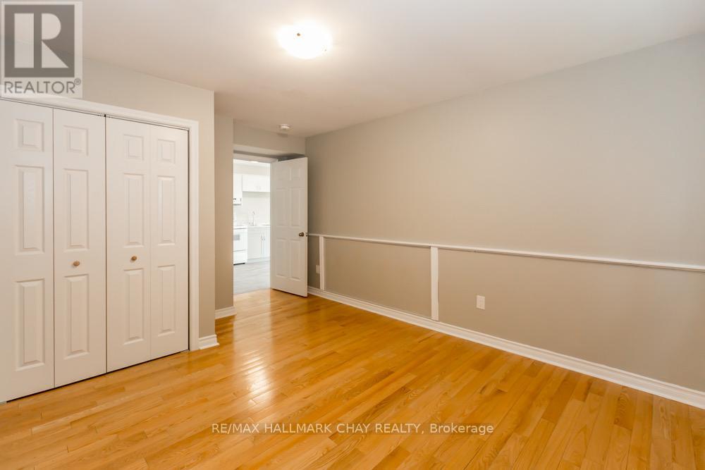 155 B Cumberland Street, Barrie (Allandale), Ontario  L4N 2P9 - Photo 7 - S12852956