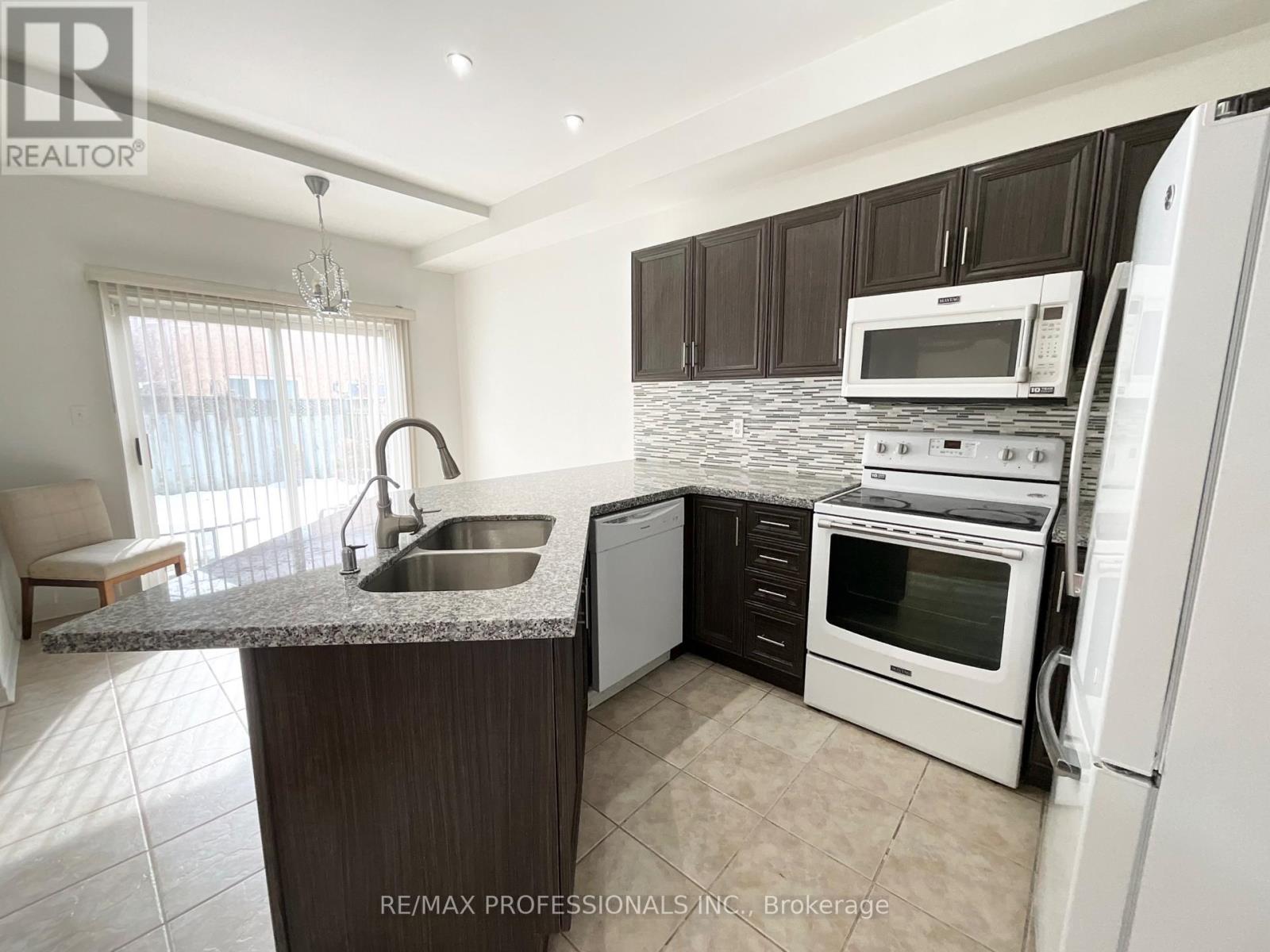 3056 Mcdowell Drive, Mississauga, Ontario  L5M 6J4 - Photo 8 - W12764862