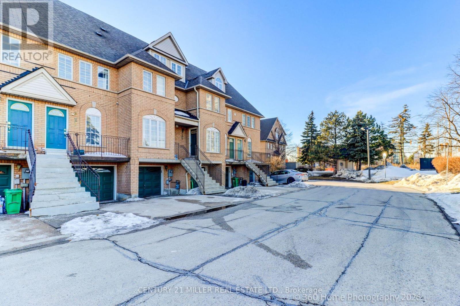 27 - 75 Strathaven Drive E, Mississauga, Ontario  L5R 3W1 - Photo 2 - W12852950