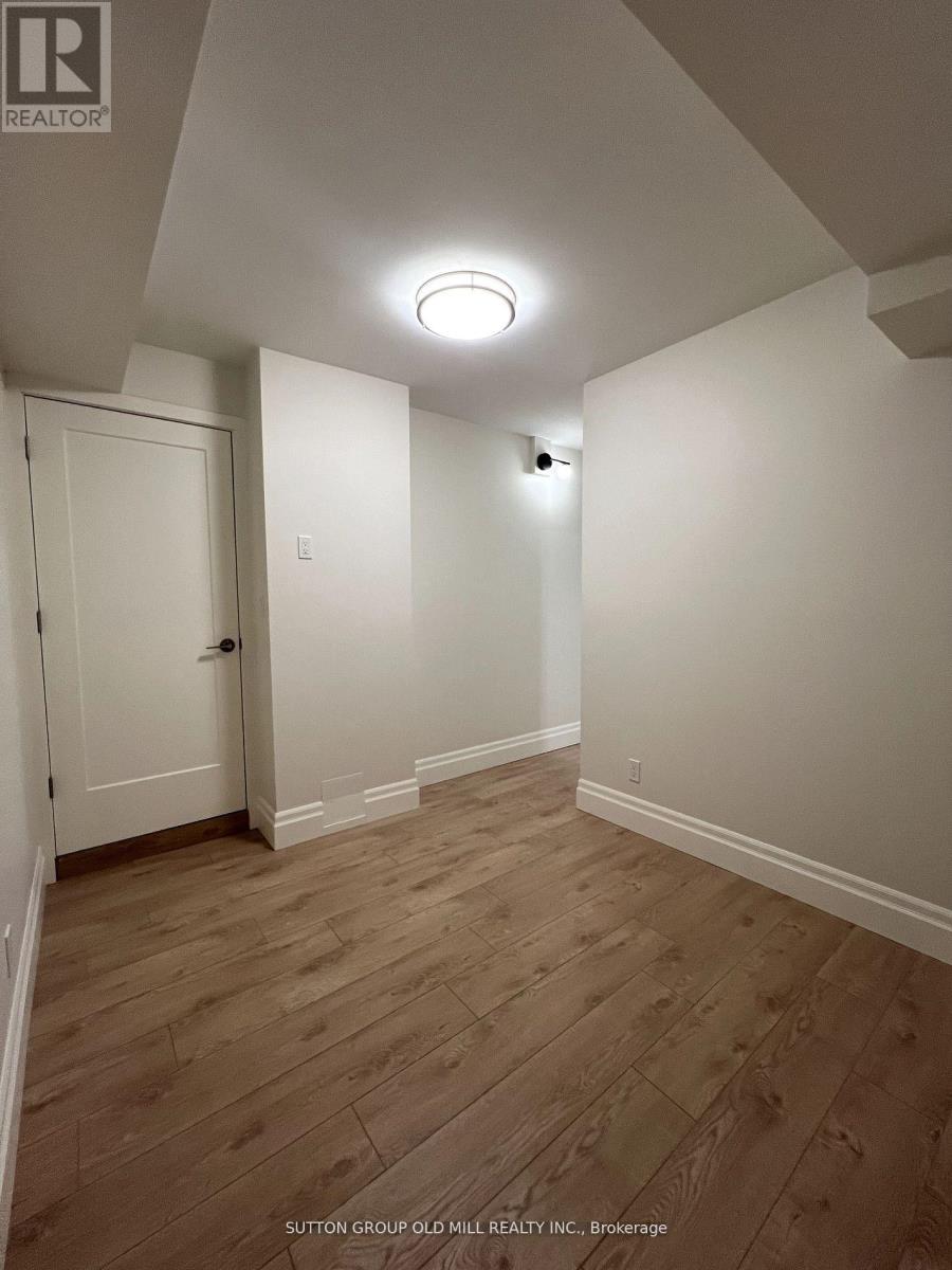 Lower - 27 Pear Tree Mews, Toronto (Dovercourt-Wallace Emerson-Junction), Ontario  M6P 4H2 - Photo 14 - W12852958