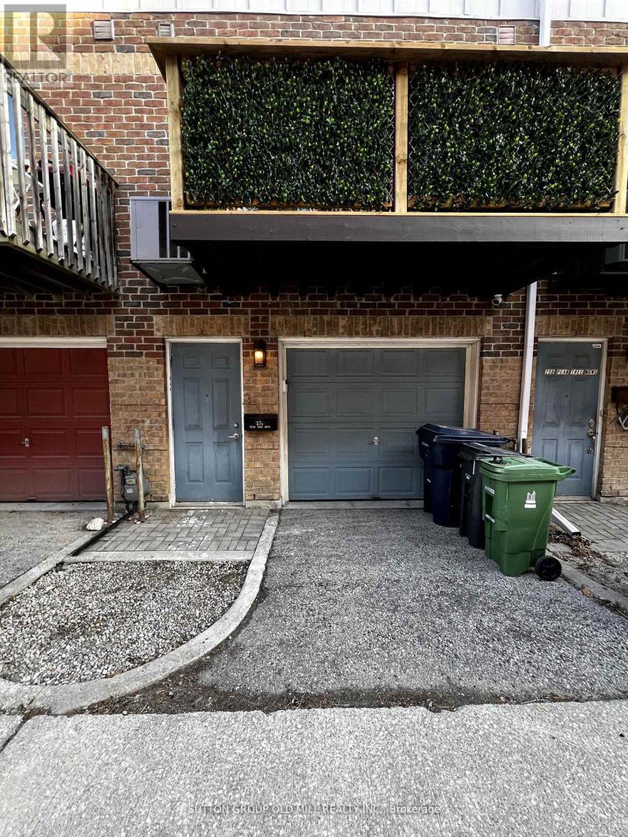 Lower - 27 Pear Tree Mews, Toronto (Dovercourt-Wallace Emerson-Junction), Ontario  M6P 4H2 - Photo 2 - W12852958