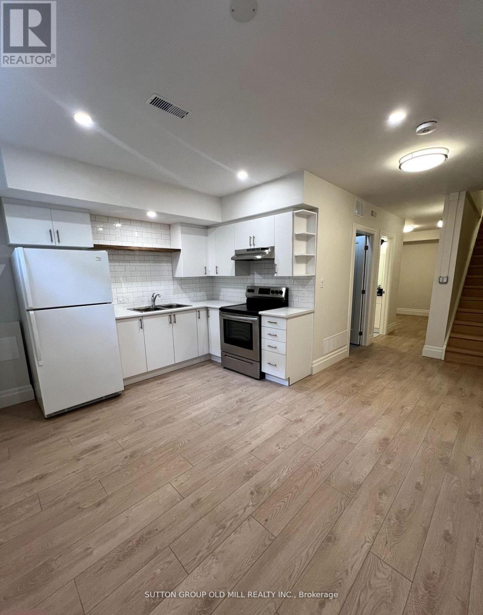 Lower - 27 Pear Tree Mews, Toronto (Dovercourt-Wallace Emerson-Junction), Ontario  M6P 4H2 - Photo 8 - W12852958