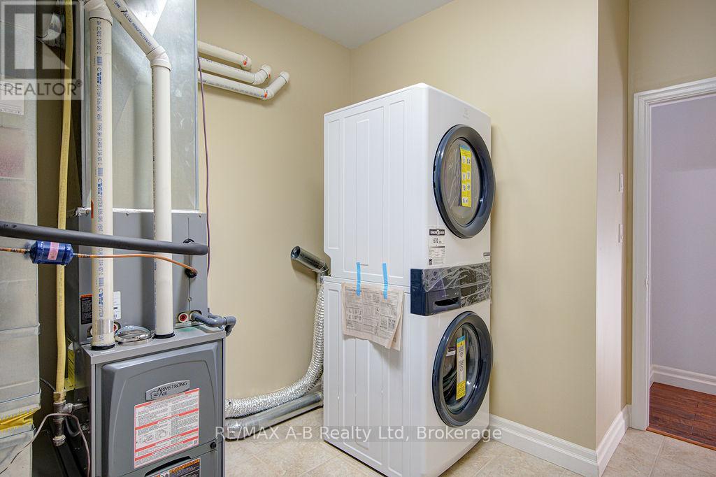 390 Church Street, Stratford, Ontario  N5A 2S1 - Photo 2 - X12852994