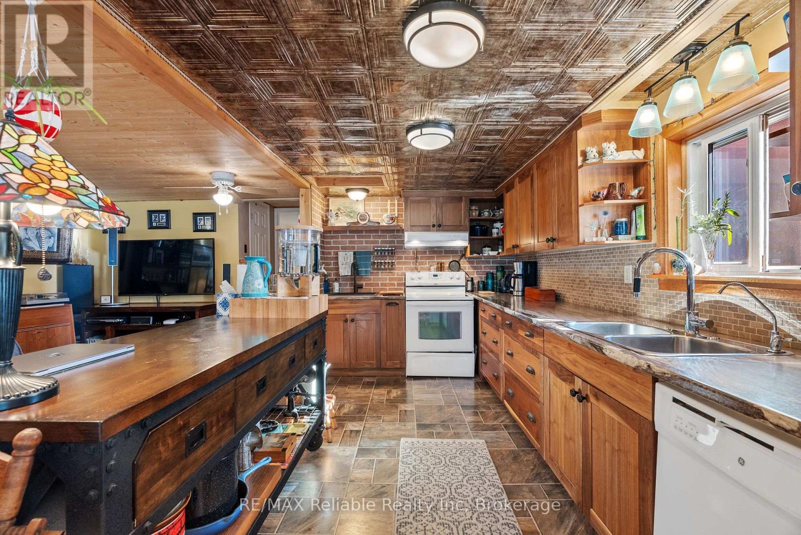 1 Mac Tavesh Street, Bluewater, Ontario  N0M 1G0 - Photo 7 - X12853010