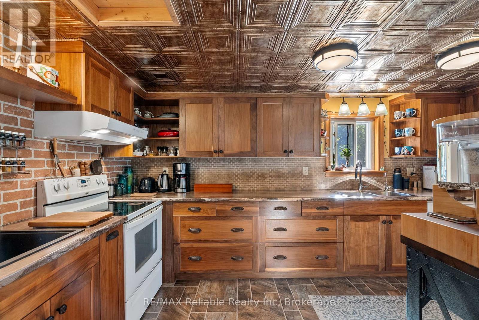 1 Mac Tavesh Street, Bluewater, Ontario  N0M 1G0 - Photo 8 - X12853010