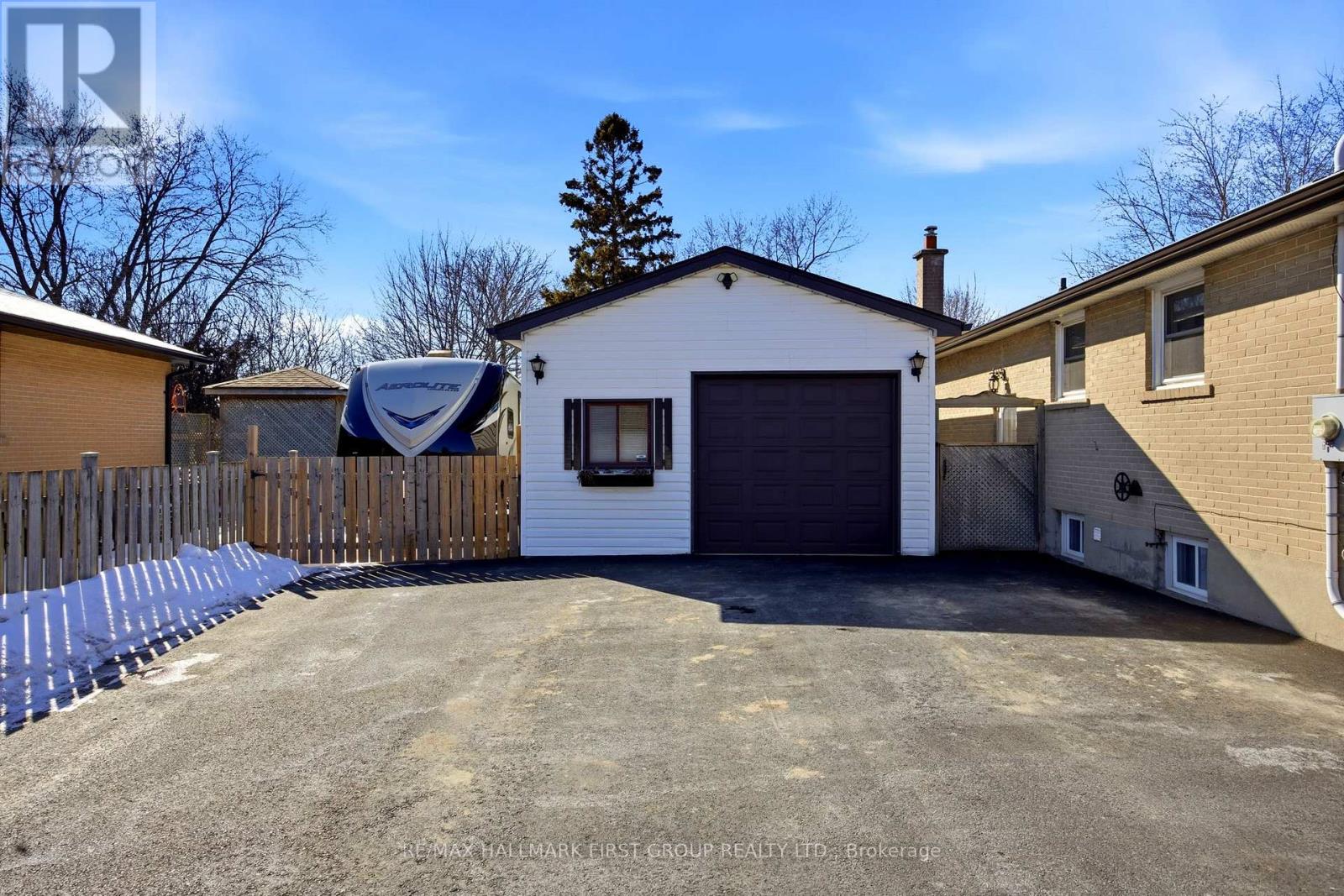 924 Mccullough Drive, Whitby (Downtown Whitby), Ontario  L1N 1C6 - Photo 3 - E12853050