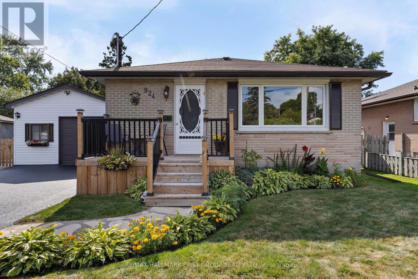 924 Mccullough Drive, Whitby (Downtown Whitby), Ontario  L1N 1C6 - Photo 6 - E12853050