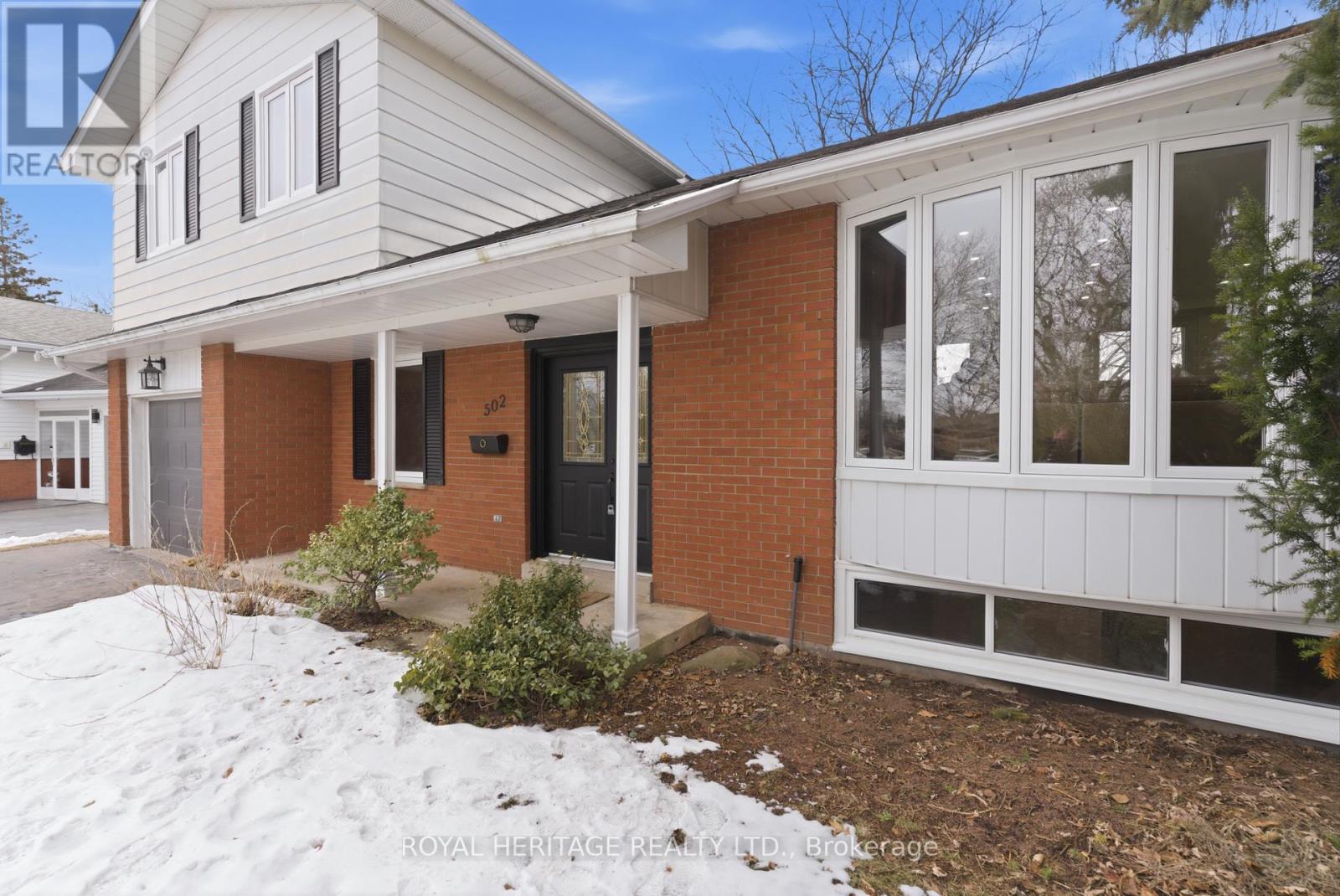 502 Shannon Crescent, Burlington, Ontario  L7L 2R8 - Photo 2 - W12853112