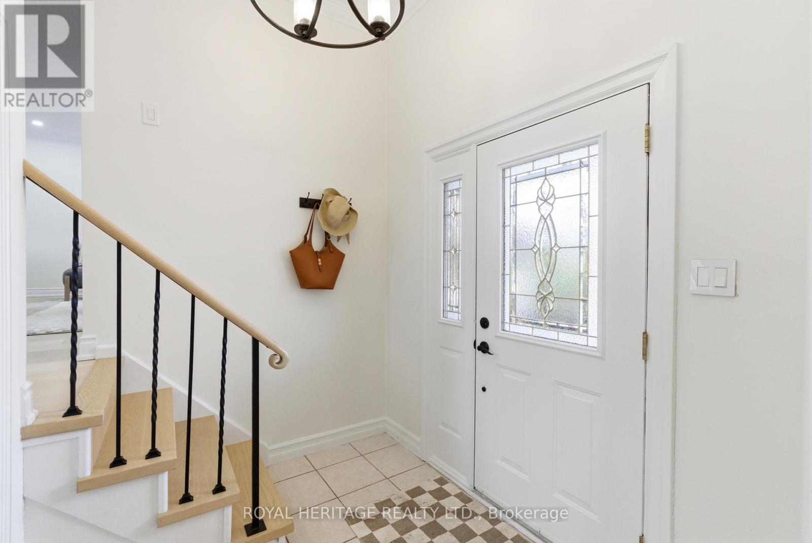 502 Shannon Crescent, Burlington, Ontario  L7L 2R8 - Photo 3 - W12853112