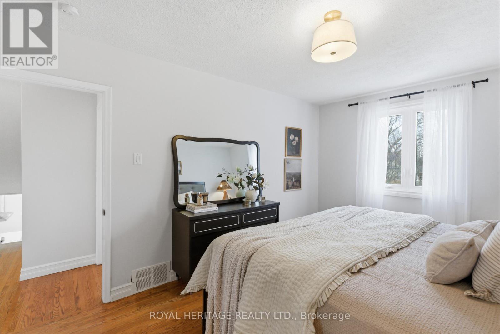 502 Shannon Crescent, Burlington, Ontario  L7L 2R8 - Photo 33 - W12853112