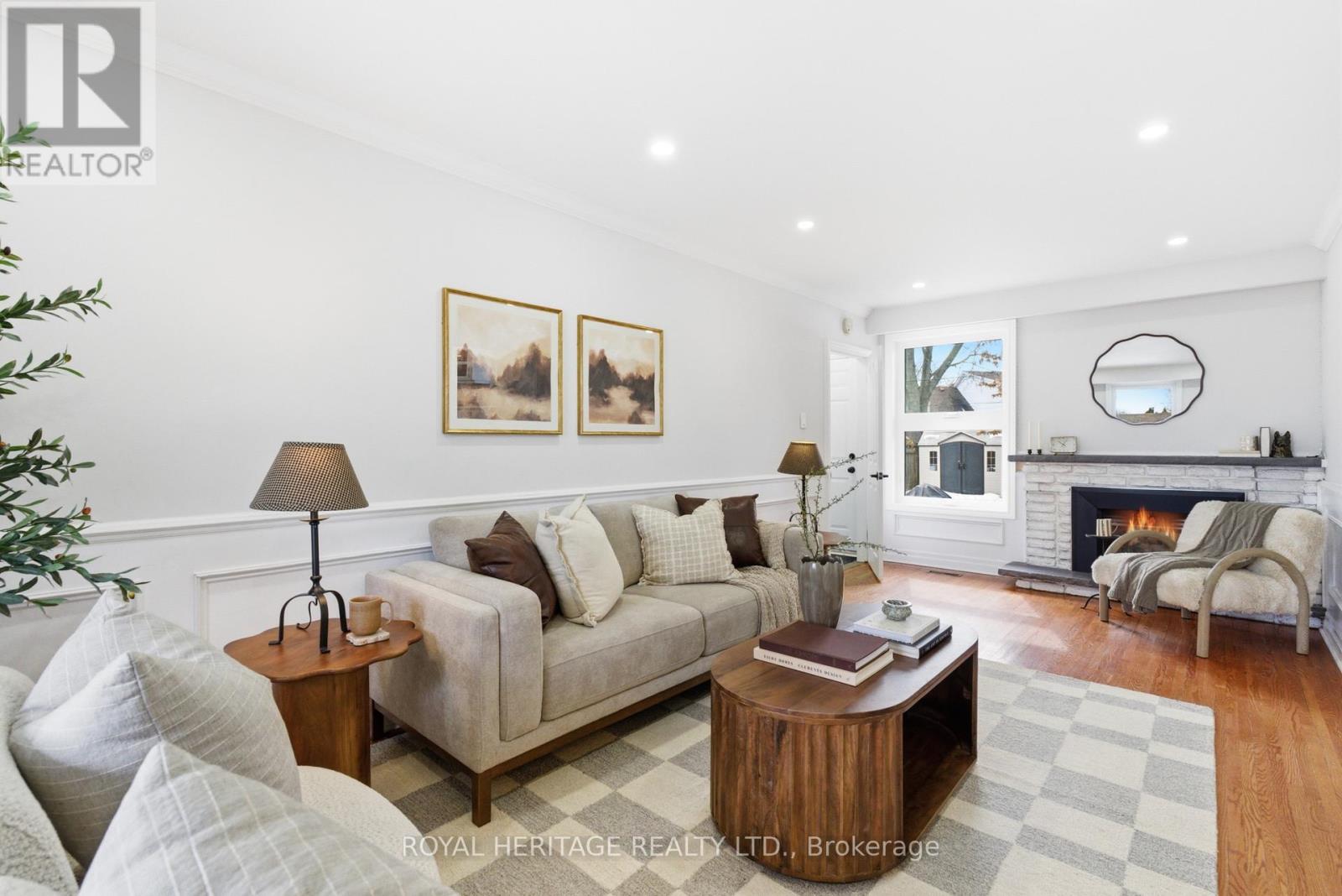 502 Shannon Crescent, Burlington, Ontario  L7L 2R8 - Photo 5 - W12853112